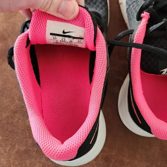 Nike Youth Size 4 Black and Pink Running Shoes - Picture 6 of 7